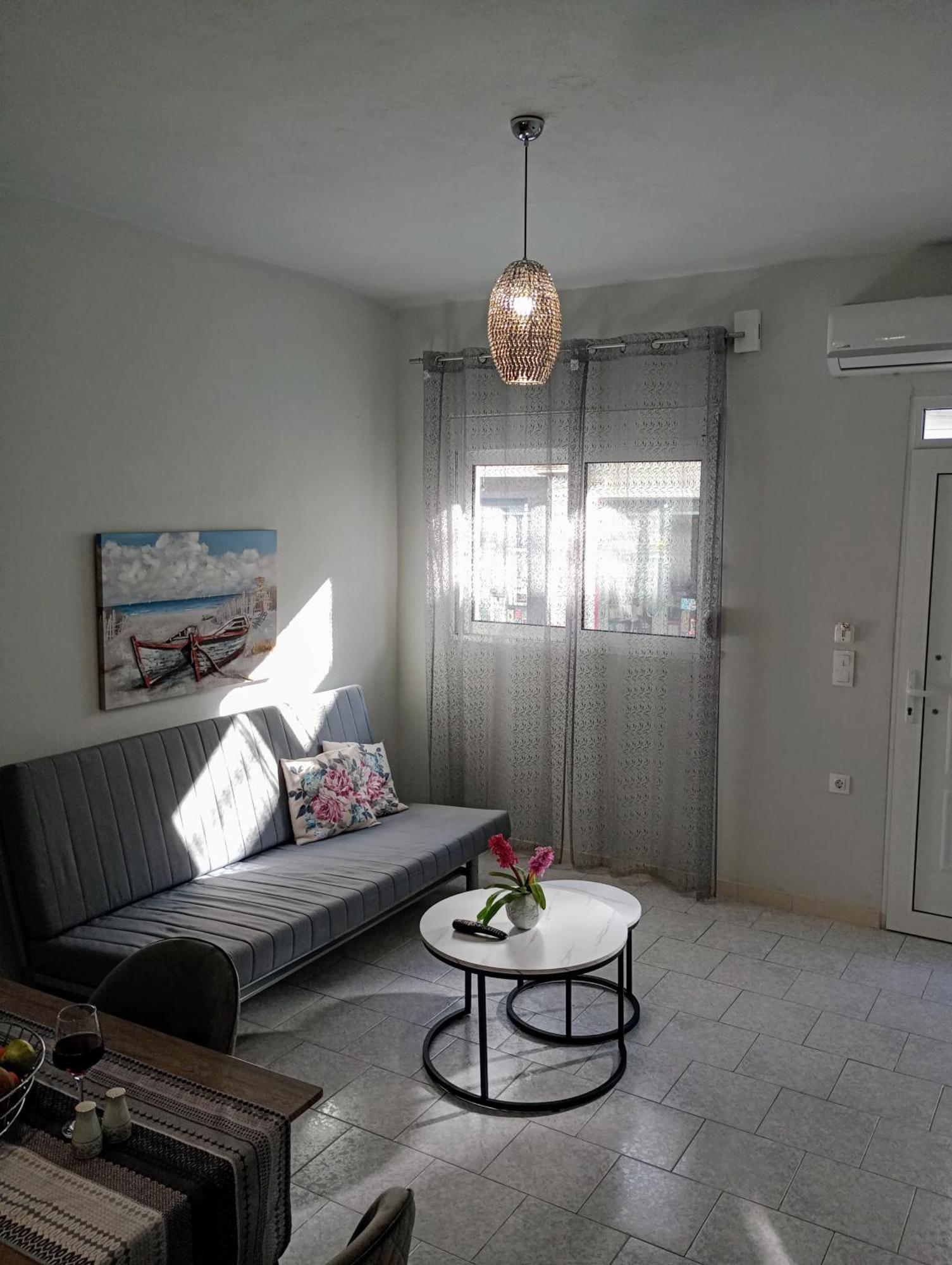 Cozy Kremasti Apartment Exterior photo
